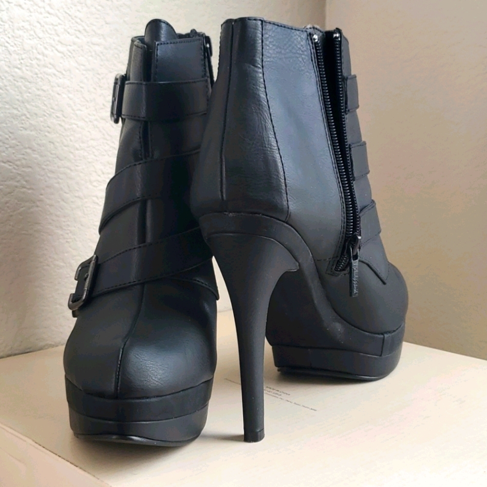Boots - Picture 4 of 4